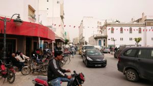 チュニジア：ナブールの街で旧市街地を奥まで進む11