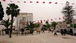チュニジア：ナブールの街で旧市街地の奥の広場にて1