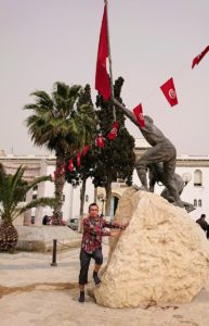 チュニジア：ナブールの街で旧市街地の奥の広場にて7