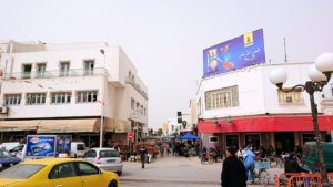 チュニジア：ナブールの街で旧市街地の奥の広場にて8