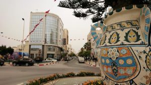 チュニジア：ナブールの街の1月14日広場周辺にて9