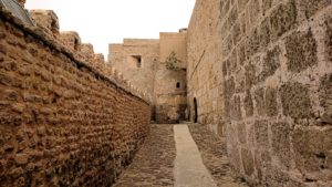 チュニジア：ケリビアの城塞跡に入っていきます2