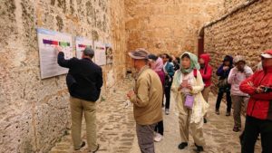 チュニジア：ケリビアの城塞跡に入っていきます3