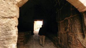 チュニジア：ケリビアの城塞跡に入っていきます6