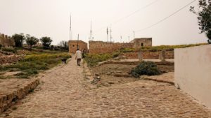 チュニジア：ケリビアの城塞跡に入っていきます9