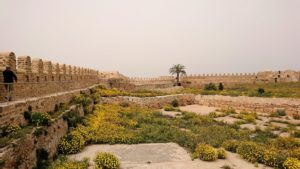 チュニジア：ケリビアの城塞跡で楽しむ