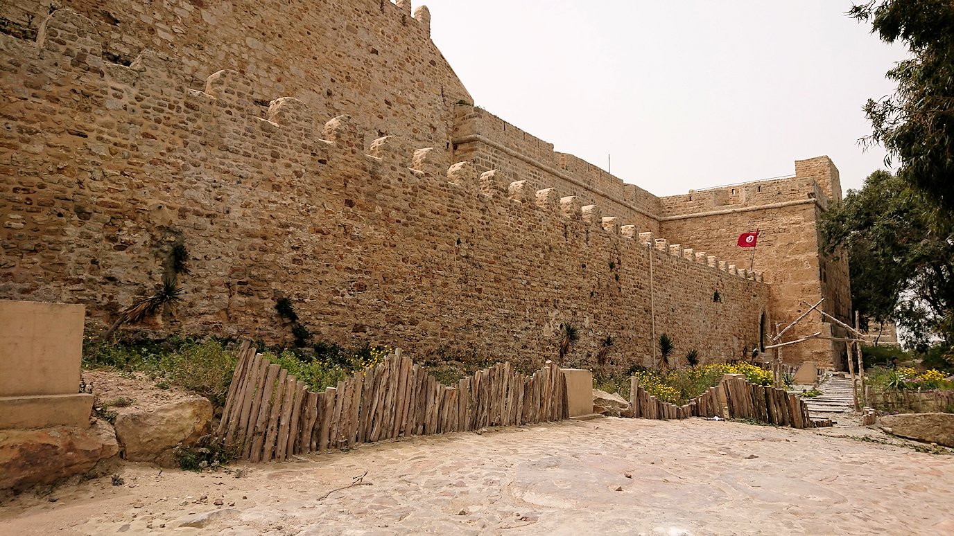 チュニジア：ケリビアの城塞の観光も終了し次に移動します