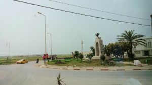 チュニジア：ボン岬のレストランに向かう3