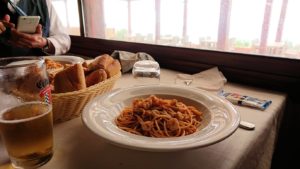 チュニジア：ボン岬のレストランで美味しく昼食を食べる1