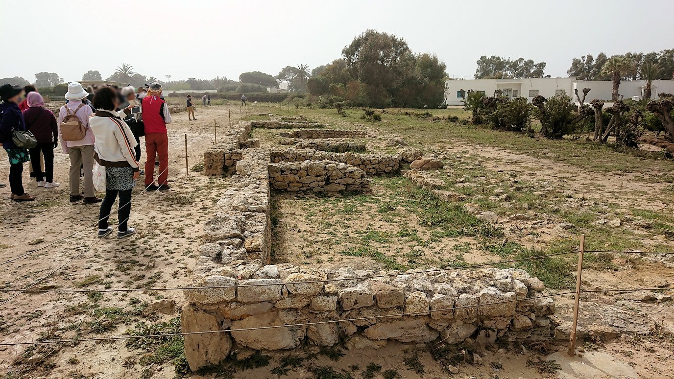 チュニジア：ボン岬のケルクアン遺跡内を進んで行く9