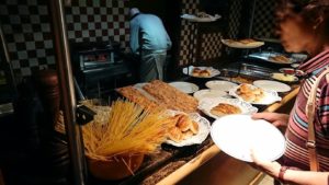 チュニジアのチュニスにあるエルムラディ・アフリカ・ホテルの夕食バイキングの様子3