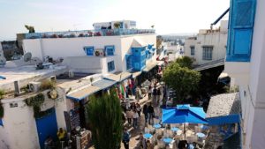チュニジア：シディ・ブ・サイドのカフェ・デ・ナットを満喫し店を出る2