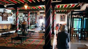 チュニジア：シディ・ブ・サイドのカフェ・デ・ナットを満喫し店を出る5