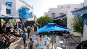 チュニジア：シディ・ブ・サイドのカフェ・デ・ナットを満喫し店を出る6