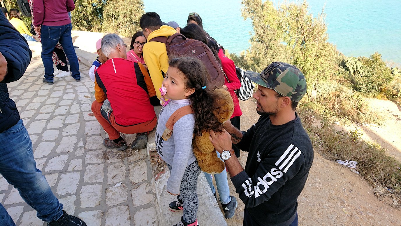 チュニジア：シディ・ブ・サイドの街の次なる絶景ポイントにて4