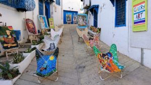 チュニジア：シディ・ブ・サイドで最後まで写真を撮り続ける1
