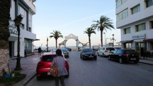 チュニジア：シディ・ブ・サイドから夕食レストランに向かう5