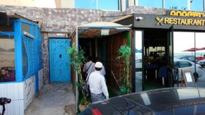 チュニジア：ラ・グレットにあるレストランに入る3