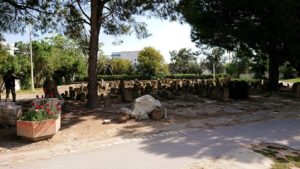 チュニジア：カルタゴ遺跡のトフェ(タニト神の聖域)に向かう3