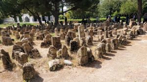 チュニジア：カルタゴ遺跡のトフェ(タニト神の聖域)に向かう9