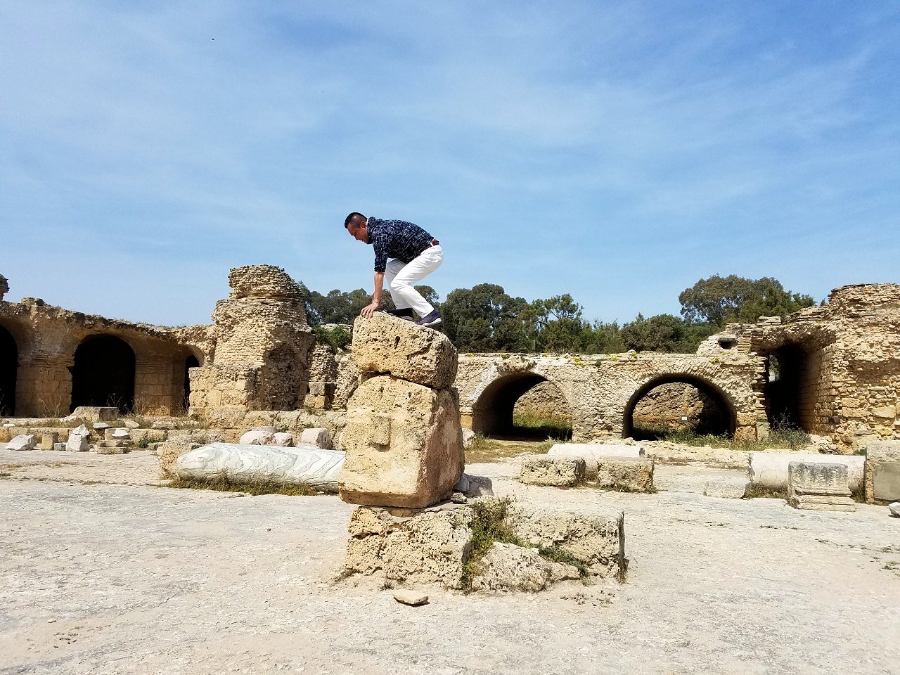 チュニジア：カルタゴ遺跡のアントニヌスの共同浴場内で激写タイム8