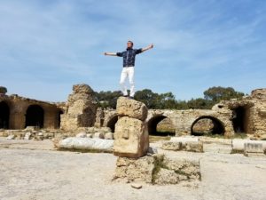チュニジア：カルタゴ遺跡のアントニヌスの共同浴場内で記念撮影タイム1