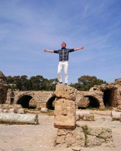 チュニジア：カルタゴ遺跡のアントニヌスの共同浴場内で記念撮影タイム