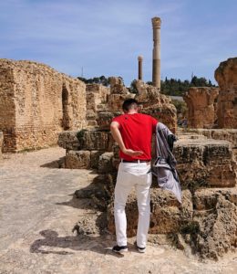 チュニジア：カルタゴ遺跡のアントニヌスの共同浴場内で記念撮影タイムが続きます2