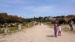 チュニジア：カルタゴ遺跡のアントニヌスの共同浴場内で記念撮影タイムがひたすら続く3