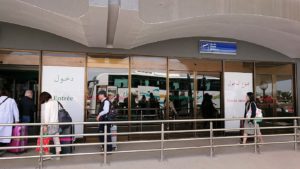 チュニジア：チュニス空港に入る