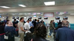 チュニジア：チュニス空港に入る1