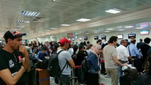チュニジア：チュニス空港に入る2