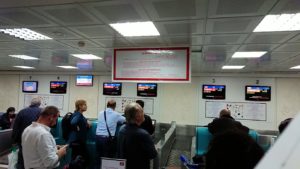 チュニジア：チュニス空港に入る3