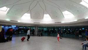 チュニジア：チュニス空港に入る8