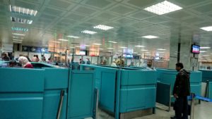 チュニジア：チュニス空港で出国審査を受ける3
