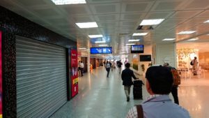 チュニジア：チュニス空港で出国審査を受ける7