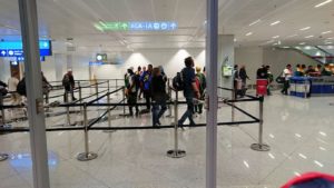 チュニジア：チュニス空港でドバイで乗換の為に移動する4