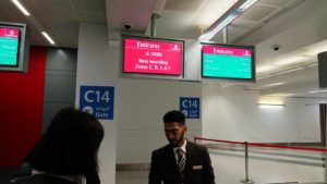 チュニジア：チュニス空港でドバイで関空行の飛行機に乗り込む7