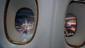チュニジア：チュニス空港でドバイで関空行の飛行機にて関空へ向かう