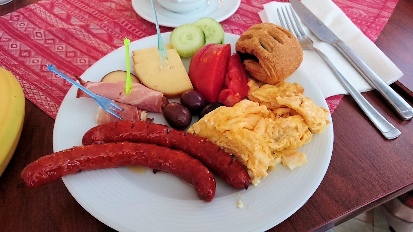北マケドニアのオフリドのホテルで朝食を食べて出発6