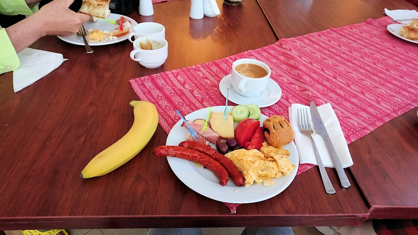 北マケドニアのオフリドのホテルで朝食を食べて出発7