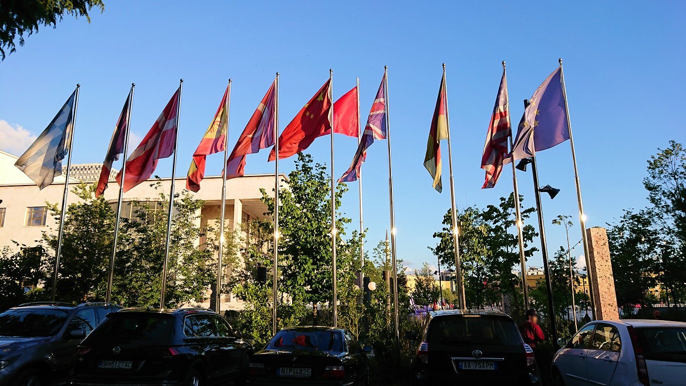 アルバニアで首都ティラナのホテル・インターナショナルに到着8