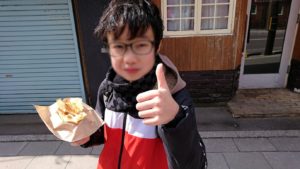 函館市内で人気のスイーツ店「アンジェリック ヴォヤージュ」を訪問しマンゴークレープを食べる3