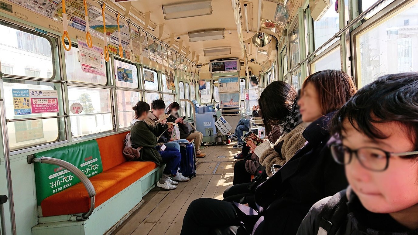 函館市内で路面電車に乗って函館に向かい美鈴珈琲に入る2