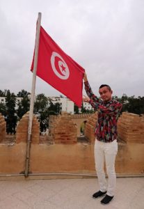 チュニジアのホテル：コンチネンタル(CONTINENTAL)を出て向かいの貯水池を見学し国旗に触れる4