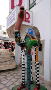 チュニジアのスースの旧市街を散策し、お土産専門店お土産専門店のショッピングセンターの中を散策7