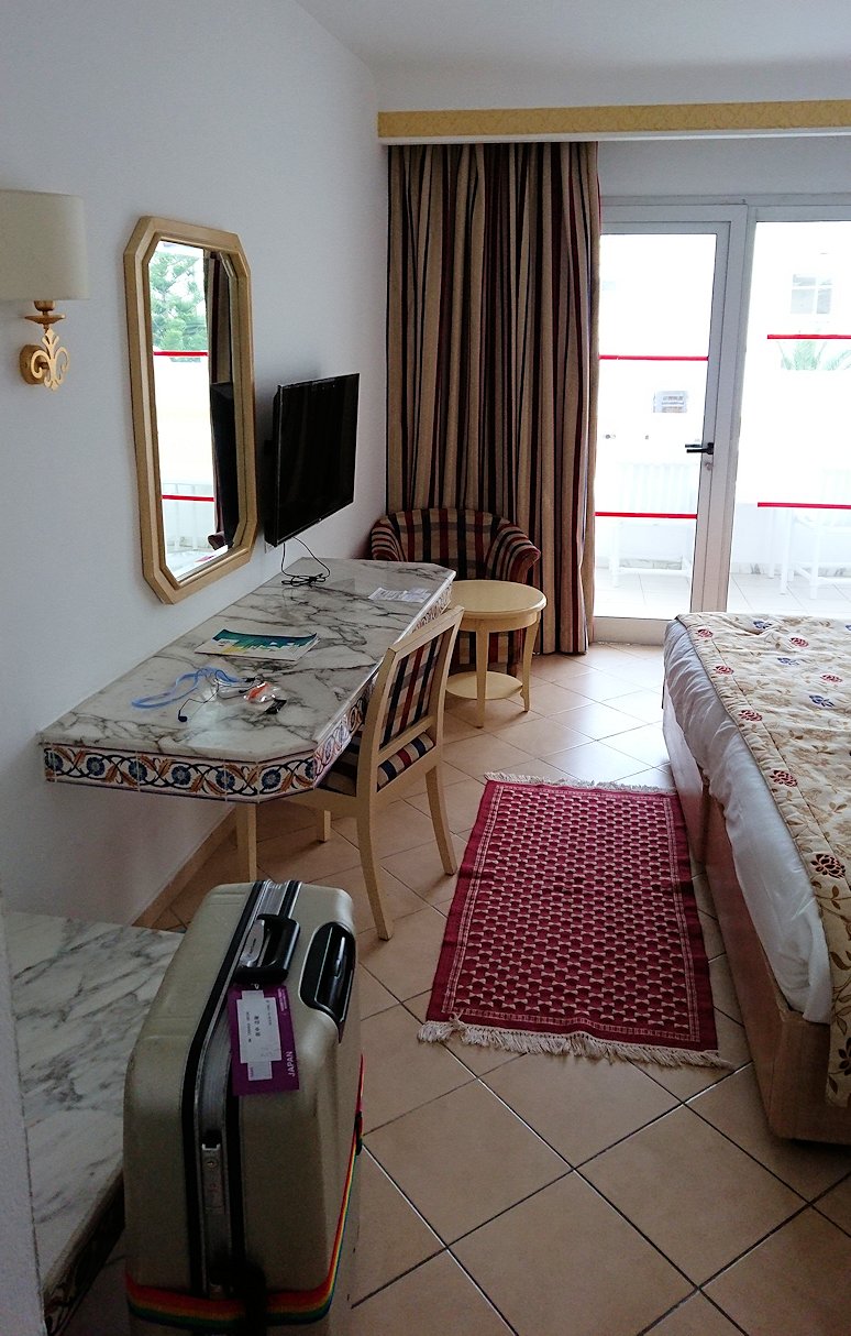 チュニジアのスースの街にある「マルハバ　ロイヤル　サレム」ホテルの部屋の様子1