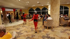 チュニジアのスースの街にある「マルハバ　ロイヤル　サレム」ホテル内でベリーダンスショーが始まる5