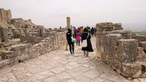 チュニジアのドゥッガ遺跡で住居跡を見学1