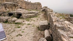 チュニジアのドゥッガ遺跡で住居跡を見学6